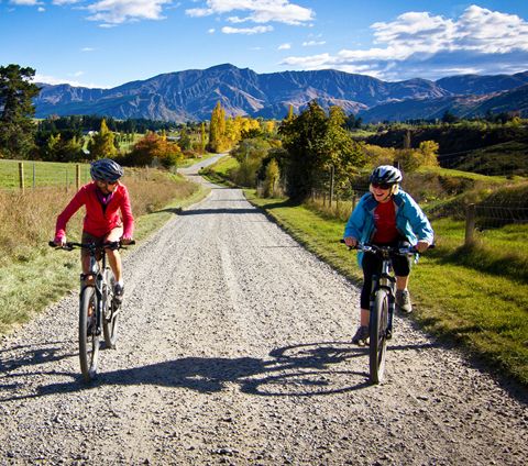 Lake Dunstan and Otago Central Rail Trail | Cycle Tours Global